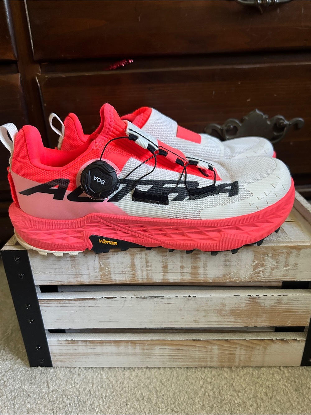 Altra Timp Boa Trail shoes in White & Coral Pink. Size 8.5 in excellent shape